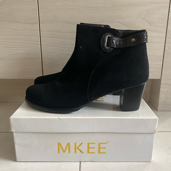 Winter Boots - Picture 1 of 5